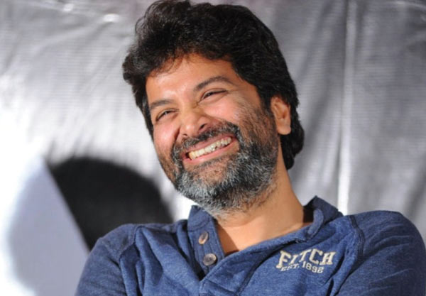 director trivikram,star heroes,story,tarun,nitin,a aa movie  ఆ డైరెక్టర్ కోసం పెరిగిన పోటీ....! 